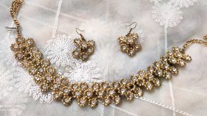 Gold Floral Necklace Set