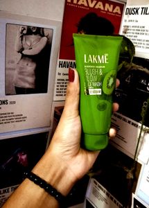 Lakme Blush & Glow Facewash
