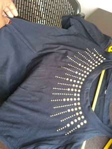 2 Stylish Women&#39;s Tops