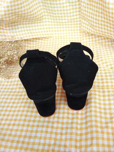 CUTE BLACK HEELS  FOR WOMEN