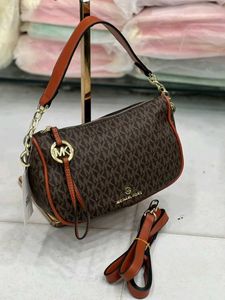 MICHAEL KORS JET SET CHARM SHOULDER BAG*