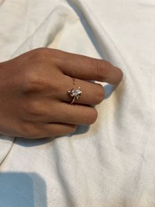 Elegant Women&#39;s Ring