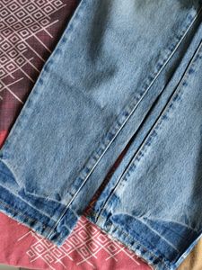 Stylish Light Wash Jeans