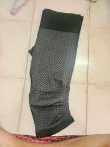 Patterned Capri Leggings