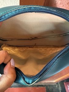 BRAND NEW LADIES SLING BAG