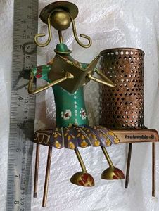 Metal Girl Doll wit pen stand No Coins