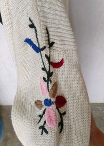 Bloom On Sleeves Embroidery Knit Cardigan