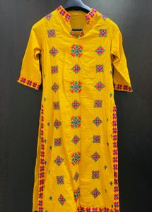 ⭐️Vibrant Yellow Embroidered Kurti Pant⭐️