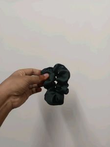 6 scrunchies.