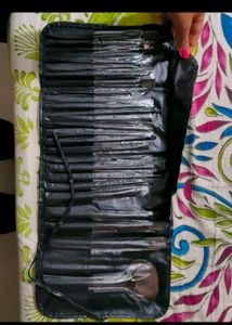 Faces Canada 24in1 Makeup Brushes Set