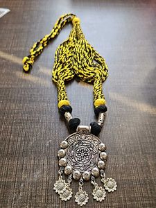 Thread Neckpiece