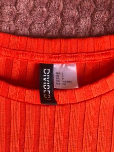 H&amp;M Fitted Vibrant Orange Ribbed Tee
