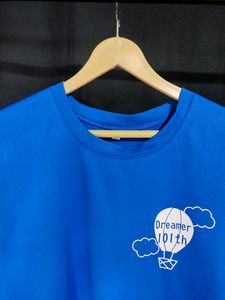 Cotton T-shirt.