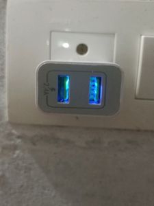 VARNI Travel Adapter 2.4V