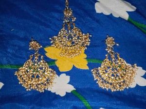 Kundan Earrings With Tikka
