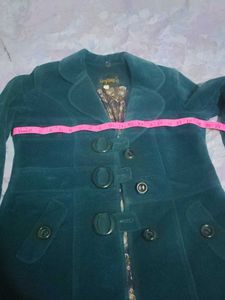 Woman&#39;s Blazer With Removable And Attachable Cap