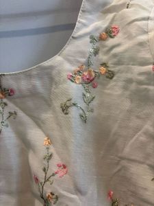 Kurta With Embroidery And Lining
