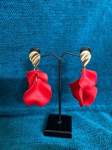 ‼️RED PETTAL DROP EARRING ‼️