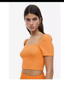 H&amp;M Cute Orange Square Neck Crop Top