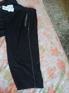 Unisex Black Solid Sports Shorts(Capris) - XL