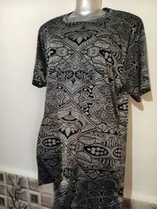 M/L Patterned T-Shirt Max Chest Size 42 inches