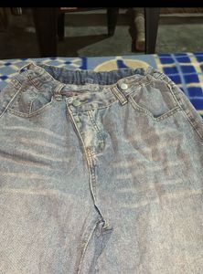 Side cutouts straight fit jeans