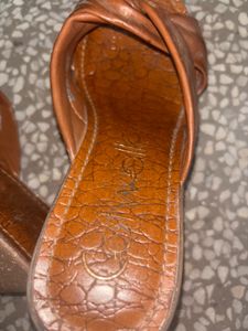 Brown Knot Detail Wedges