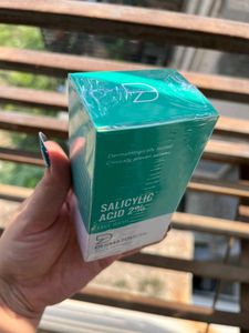 DERMATOUCH Salicylic Acid 2% Face Wash