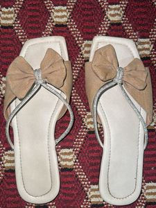Bow Detail Slides