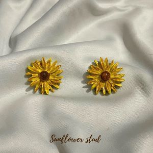 Yellow Sunflower Stud