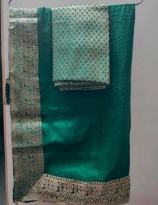 Saree With Unstitched Blouse Piece