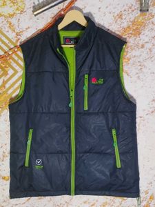 Sleeveless half jackets