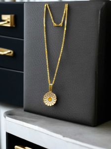 Daisy Pendant Necklace