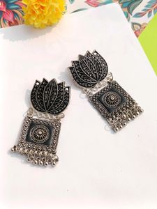 Kamal Earring ❤️