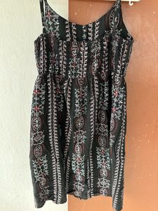 WOMEN PRINTED NOODLE STRAP DRESS