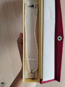 Vintage Pearl Necklace with Decorative Clasp