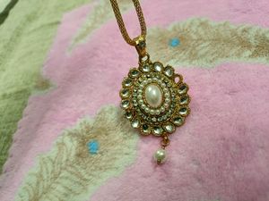 Neckpiece/Necklace With Earrings