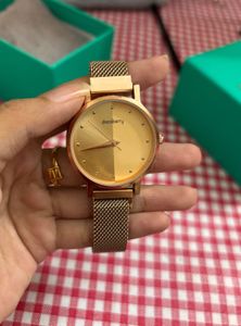 DressBerry Gold Mesh Watch