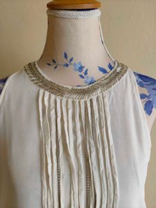 Chic Sleeveless Blouse