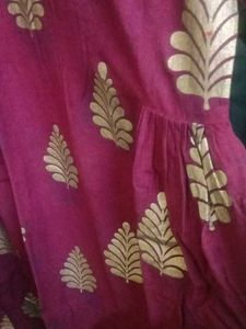 Maroon &amp; Gold Leaf Print Kurti