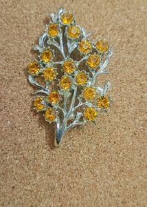 Vintage Gold Tone Floral Brooch