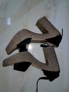 Woman Black Heel&#39;s