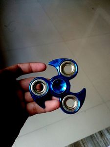 1 Metallic Blue Spinner At Cheap😉