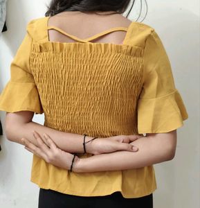 Yellow Smocked Crop Top🫵