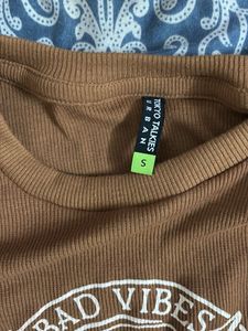Brown &#34;Bad Vibes Only&#34; Graphic Crop Top