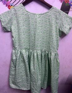 Women&#39;s Green Floral Peplum Top - V-Neck Blouse💗