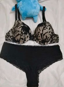 Lace Detail Velvet Embroidery Bra With Pentyi