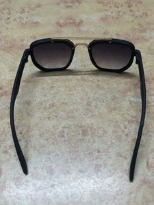 Aviator Sunglasses - Black &amp; Gold