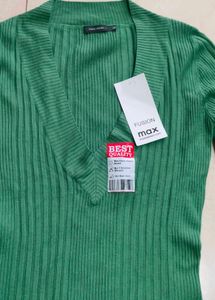 🆕✅BRAND NEW Green V-Neck Knit Top✅🆕