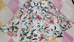 HARPA Women&#39;s Floral Top with Bell Sleeves Size S